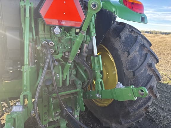 Image of John Deere 6120M equipment image 3