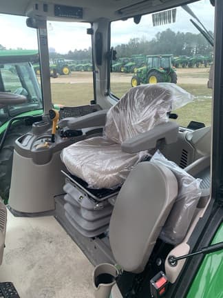 Image of John Deere 6130M equipment image 4