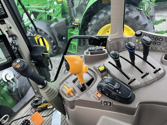 Image of John Deere 6130M equipment image 4