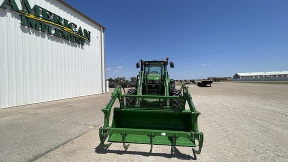 Image of John Deere 6135E equipment image 3