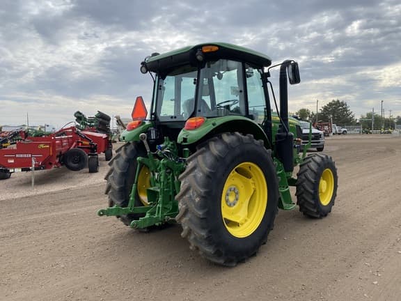 Image of John Deere 6135E equipment image 3