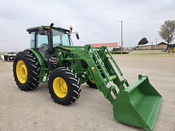 Image of John Deere 6135E equipment image 3
