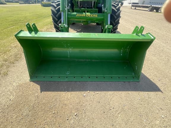 Image of John Deere 6135E equipment image 3
