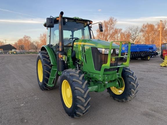 Image of John Deere 6135E equipment image 2