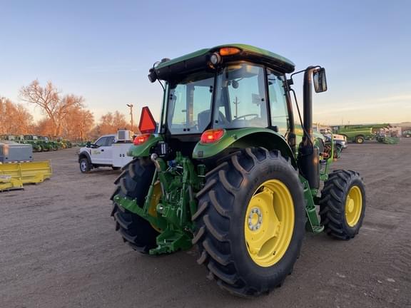 Image of John Deere 6135E equipment image 3