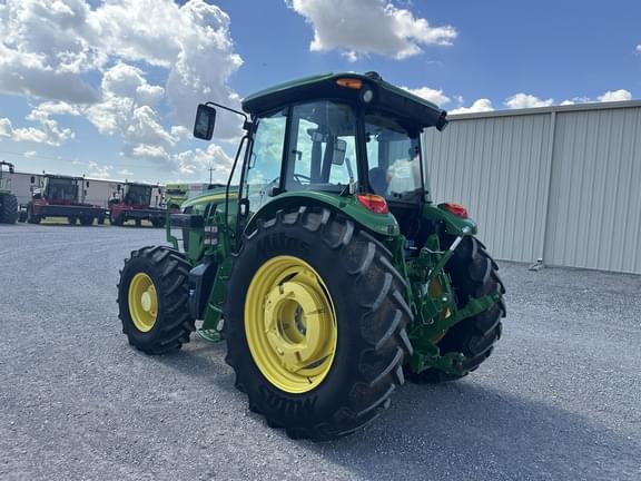 Image of John Deere 6135E equipment image 2