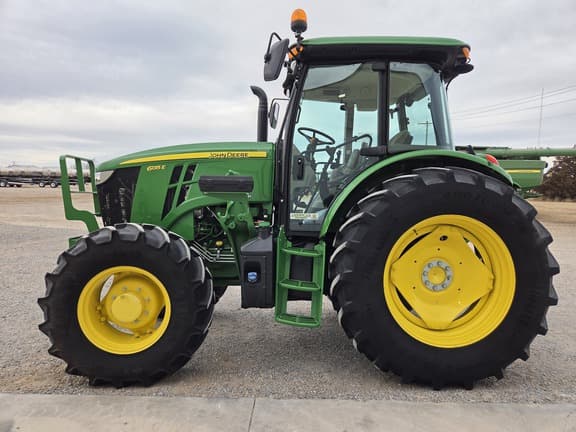 Image of John Deere 6135E equipment image 4