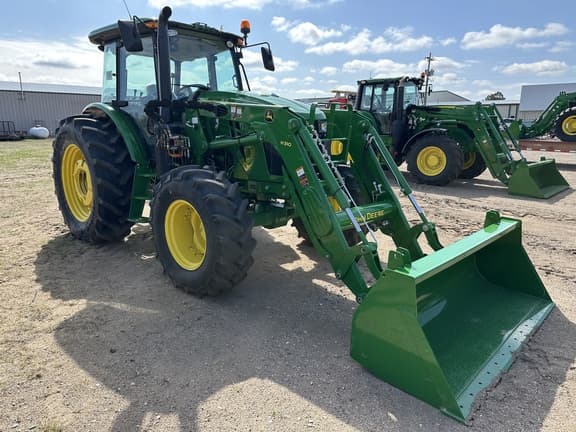Image of John Deere 6135E equipment image 4