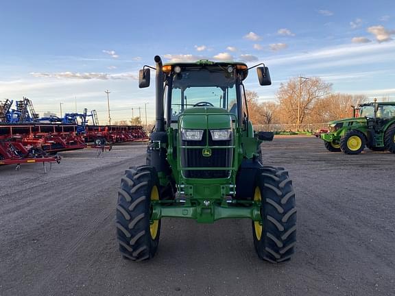 Image of John Deere 6135E equipment image 1
