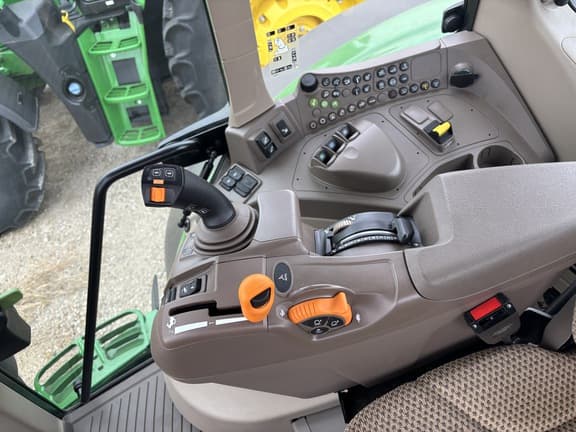 Image of John Deere 6140M equipment image 2