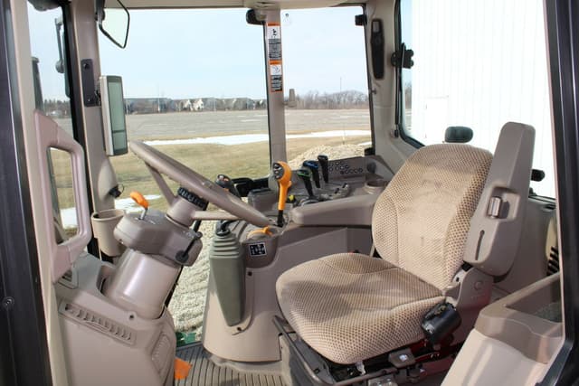 Image of John Deere 6140M equipment image 4