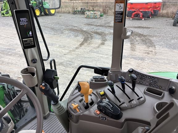 Image of John Deere 6155M equipment image 4