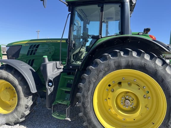 Image of John Deere 6175M equipment image 4