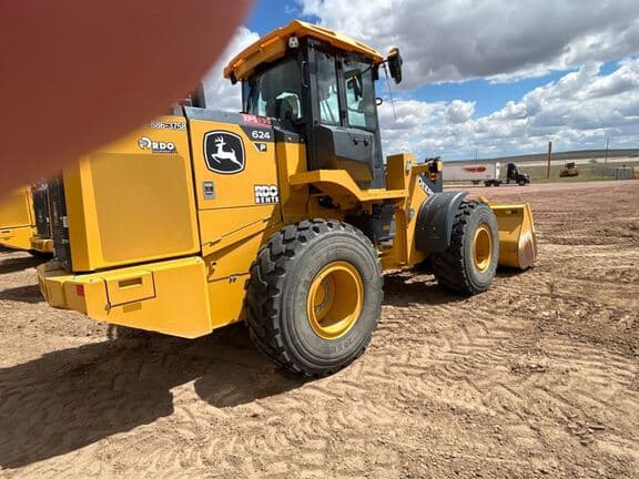 Image of John Deere 624P equipment image 4