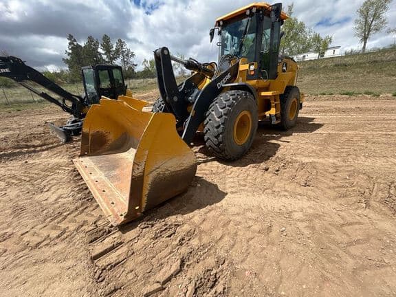 Image of John Deere 624P equipment image 1