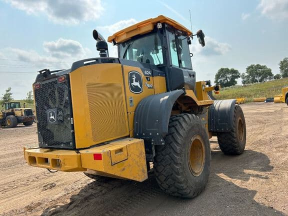 Image of John Deere 624P equipment image 4