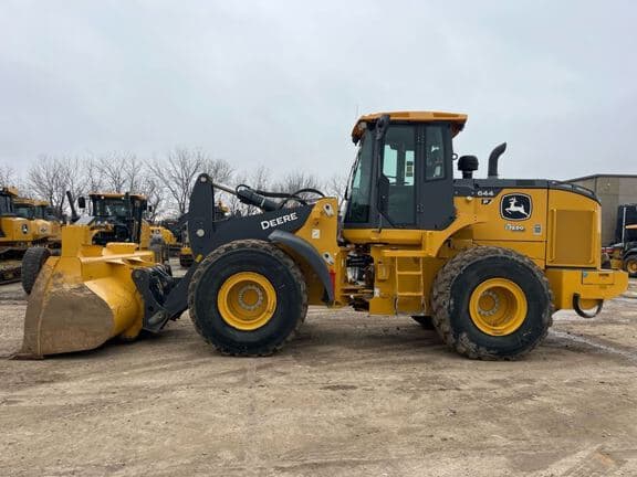 Image of John Deere 644P equipment image 1