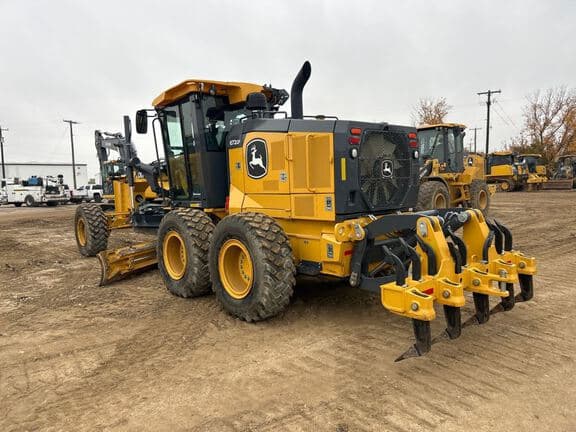 Image of John Deere 672G equipment image 2