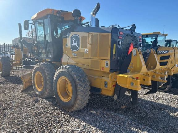 Image of John Deere 672G equipment image 2