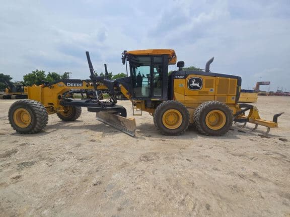 Image of John Deere 672G equipment image 3