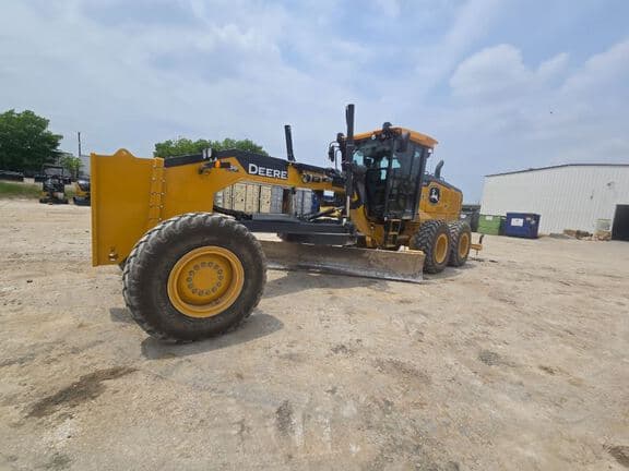 Image of John Deere 672G equipment image 4