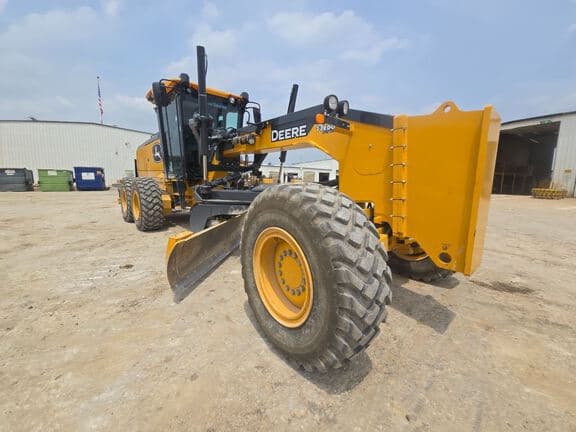 Image of John Deere 672G equipment image 1