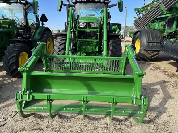 Image of John Deere 680R equipment image 1