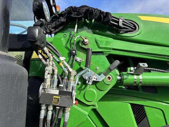 Image of John Deere 680R equipment image 4