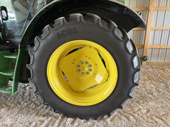 Image of John Deere 6R 110 equipment image 2