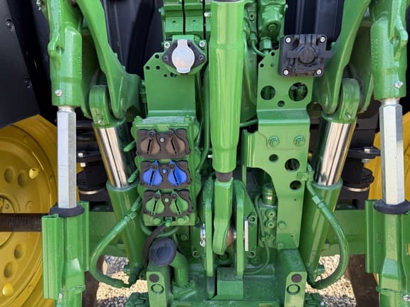 Image of John Deere 6R 120 equipment image 4