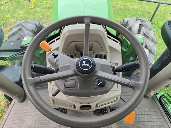 Image of John Deere 6R 130 equipment image 4