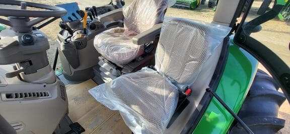 Image of John Deere 6R 130 equipment image 4