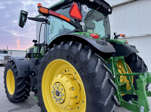 Image of John Deere 6R 195 equipment image 3