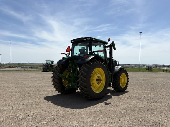 Image of John Deere 6R 215 equipment image 4