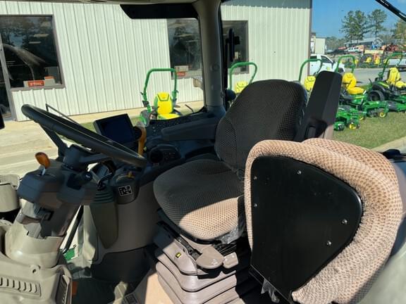 Image of John Deere 6R 215 equipment image 4
