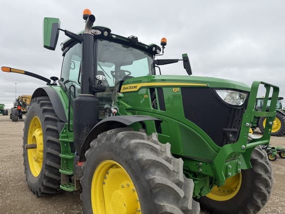 Image of John Deere 6R 215 equipment image 1