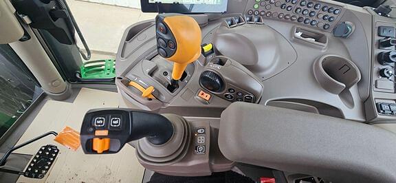 Image of John Deere 6R 215 equipment image 2
