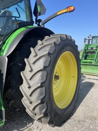Image of John Deere 6R 215 equipment image 4