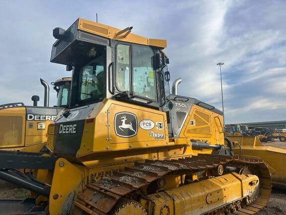Image of John Deere 750L equipment image 4