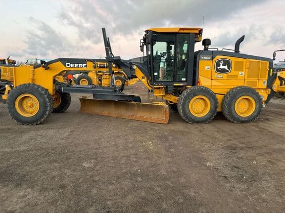 Image of John Deere 770G equipment image 1