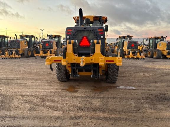 Image of John Deere 770G equipment image 3