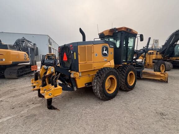 Image of John Deere 772G equipment image 2