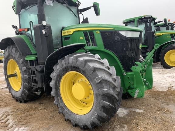 Image of John Deere 7R 330 equipment image 2