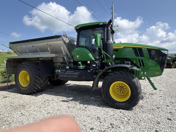 Image of John Deere 800R equipment image 2