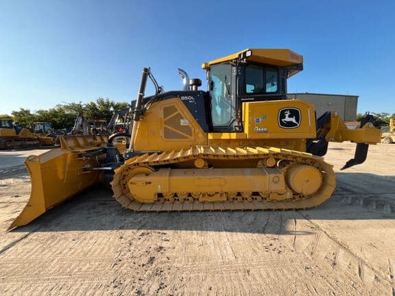 Image of John Deere 850L equipment image 1