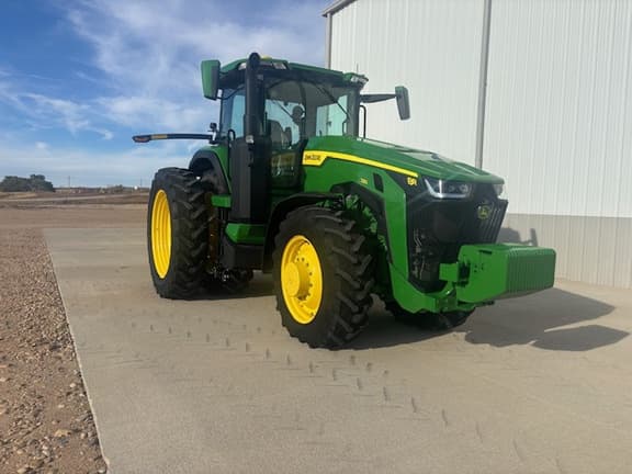 Image of John Deere 8R 230 equipment image 4