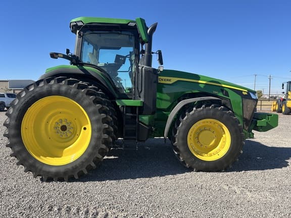 Image of John Deere 8R 230 equipment image 4