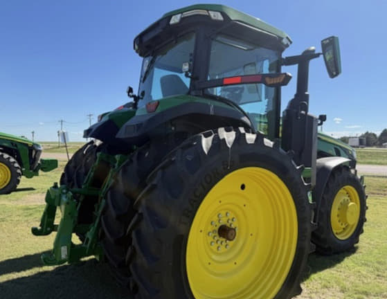 Image of John Deere 8R 230 equipment image 2