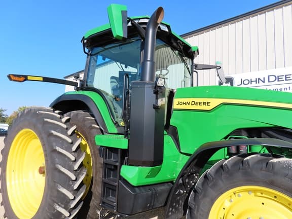 Image of John Deere 8R 230 equipment image 4