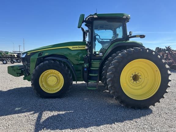 Image of John Deere 8R 250 equipment image 1